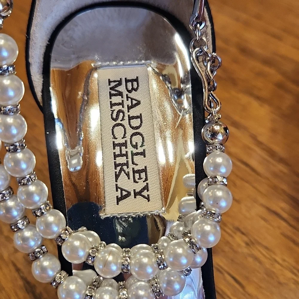 NEW Badgley Mischka Pearl Ankle Strap Size 6